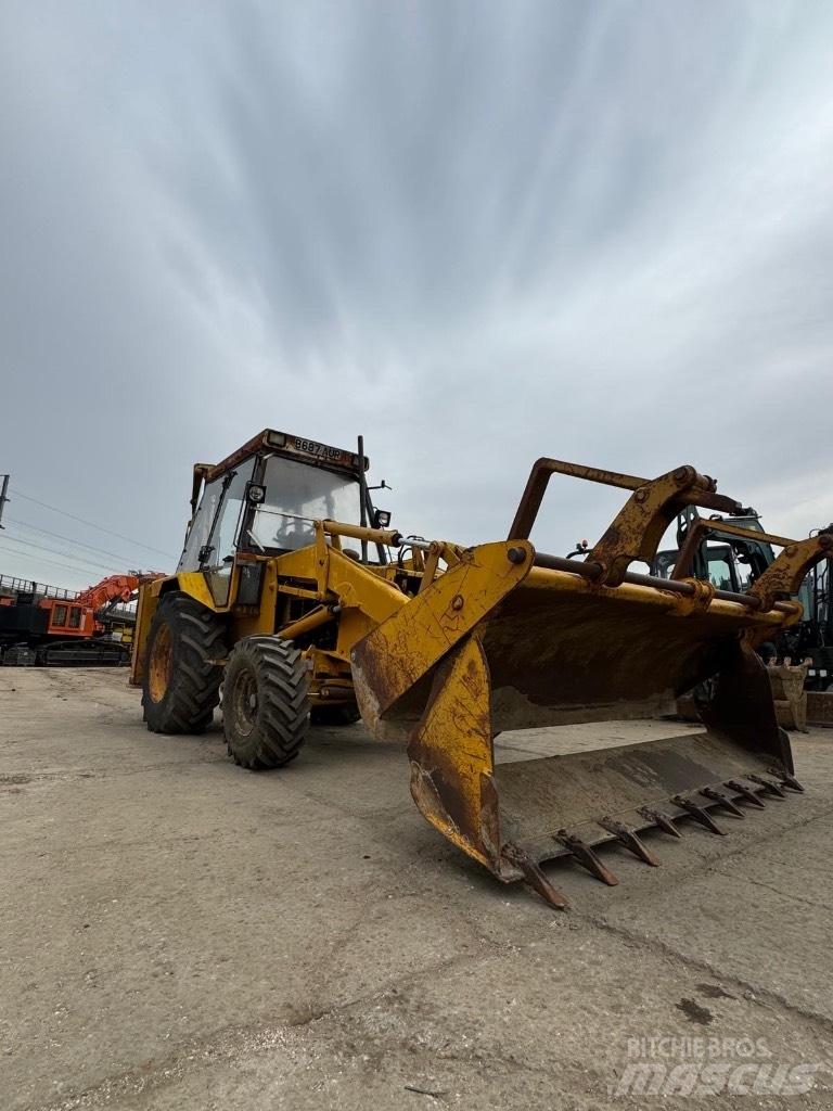 JCB 3 CX Buldoexcavatoare