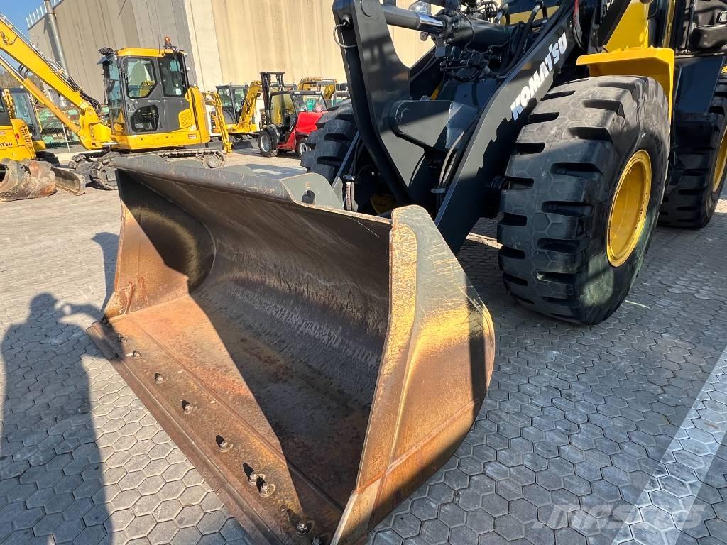 Komatsu WA 250 PZ-6 Incarcator pe pneuri