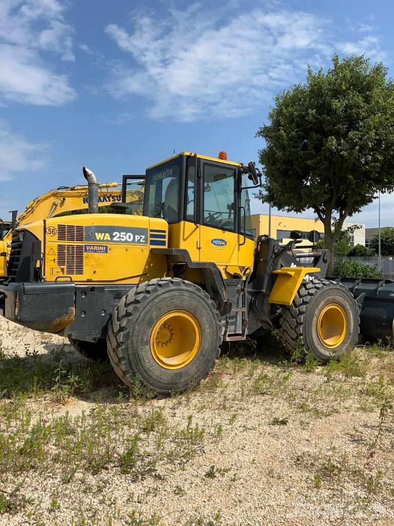 Komatsu WA 250 PZ-6 Incarcator pe pneuri