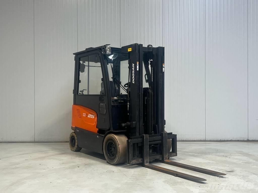 Doosan B25X-7 Stivuitor electric