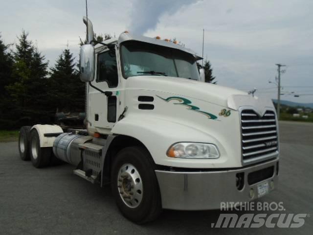 Mack CXU 613 Autotractoare