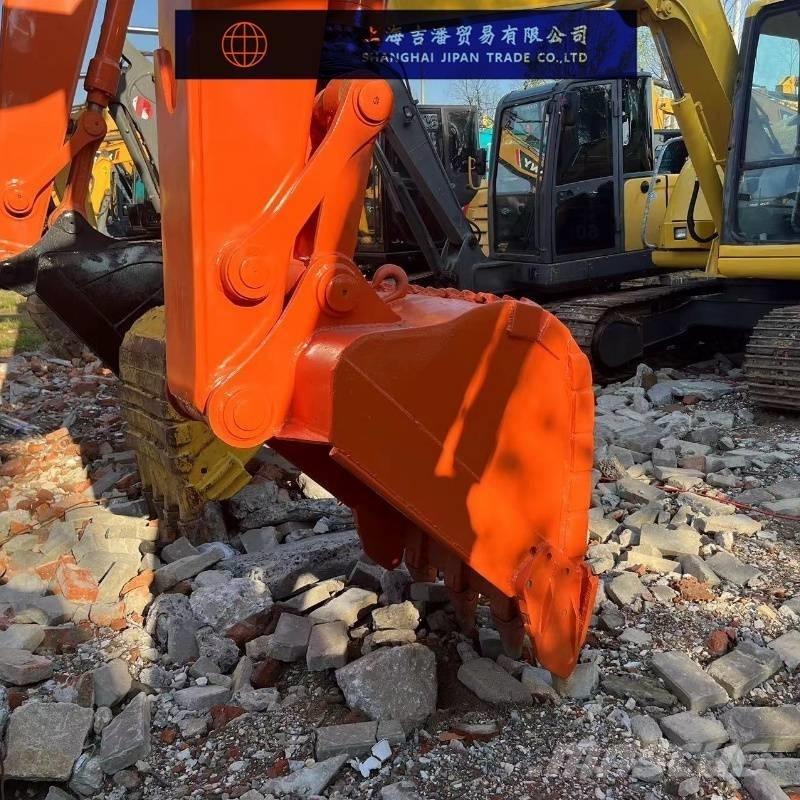 Hitachi ZX 135 Excavatoare pe șenile
