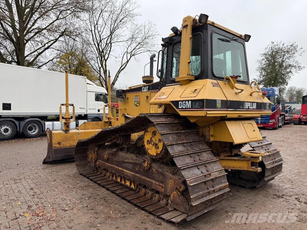 CAT D6M Buldozere pe senile