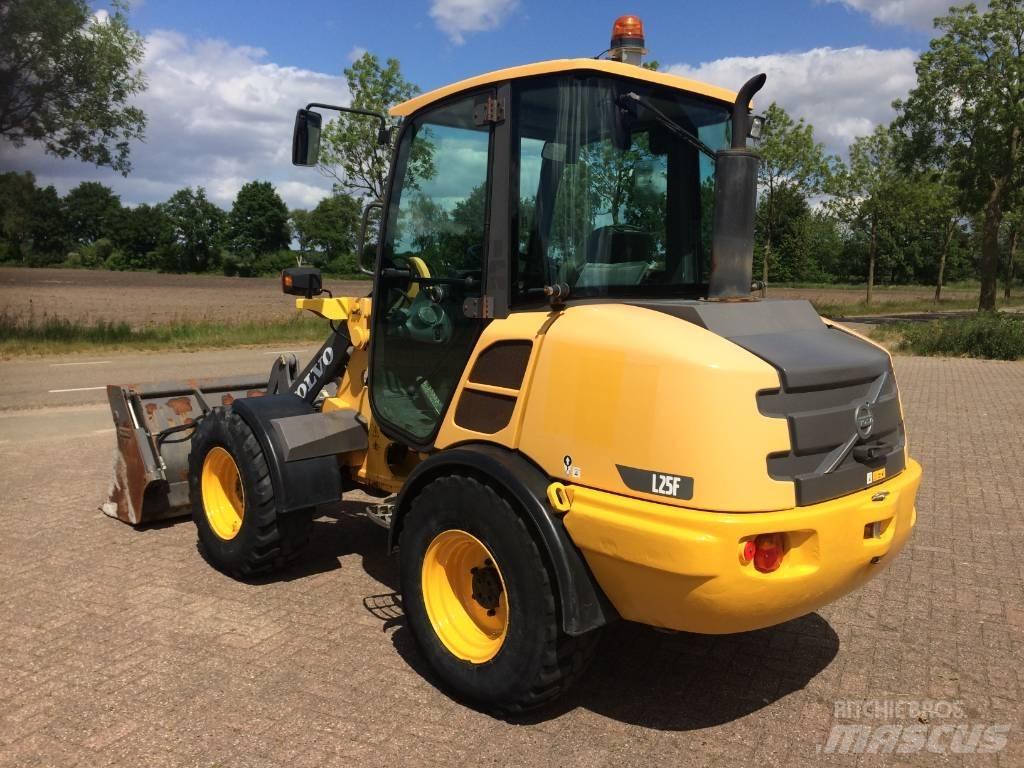 Volvo L 25 F Incarcator pe pneuri