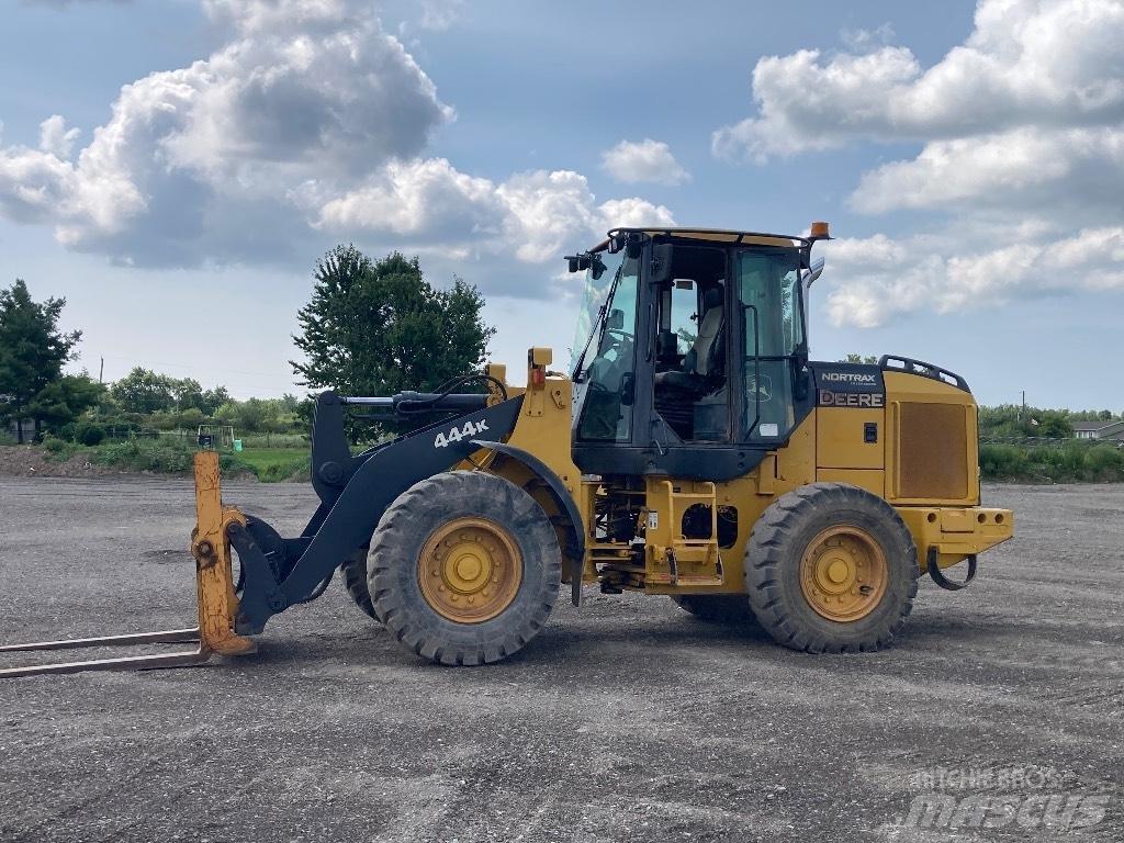 DEERE 444K Incarcator pe pneuri
