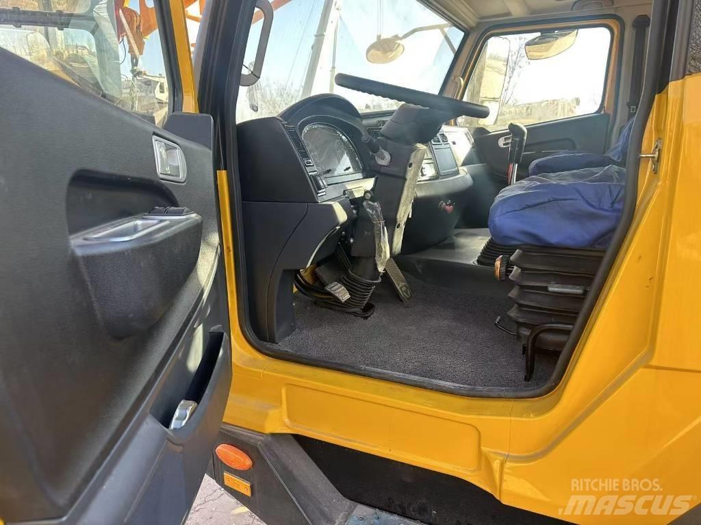 XCMG QY70KC Macara pentru orice teren