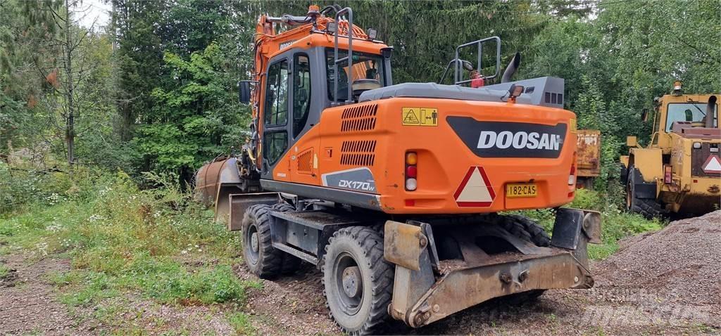 Doosan DX170W Excavatoare cu roti