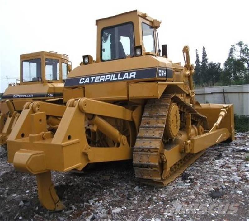 CAT D7H Buldozere pe senile