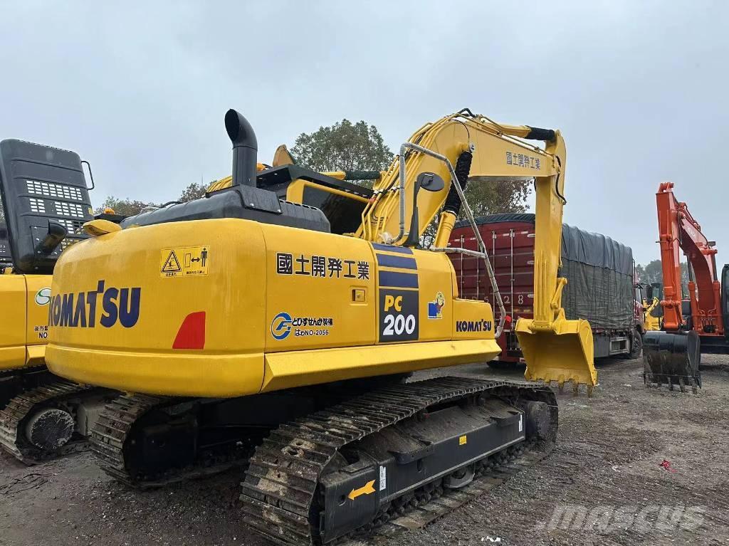 Komatsu PC 200 Excavatoare pe șenile

