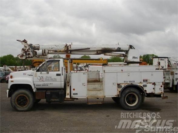 Altec D845B Platforme aeriene montate pe camion