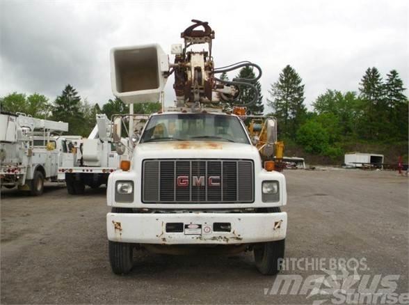 Altec D845B Platforme aeriene montate pe camion