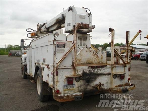 Altec D845B Platforme aeriene montate pe camion