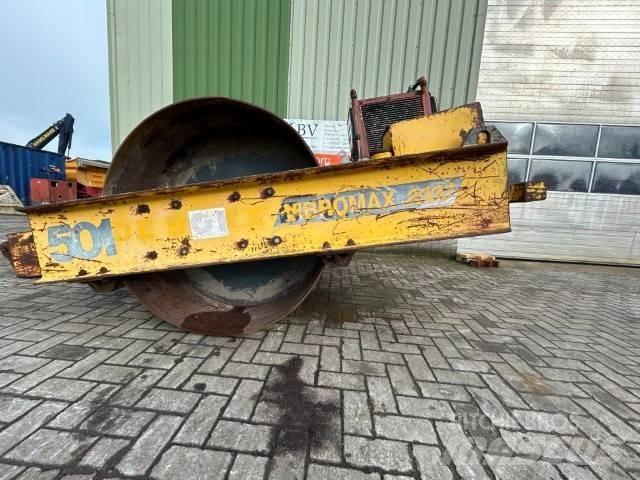 Vibromax 2000 Cilindri compactori tractabili cu vibratii