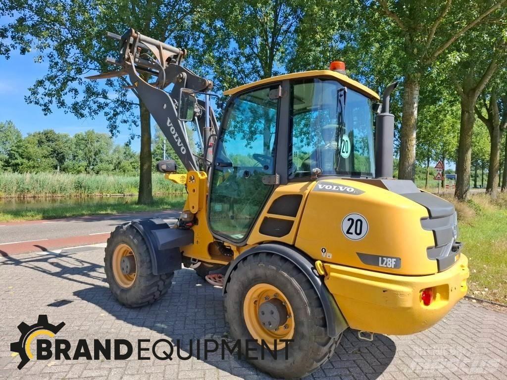 Volvo L28F Incarcator pe pneuri