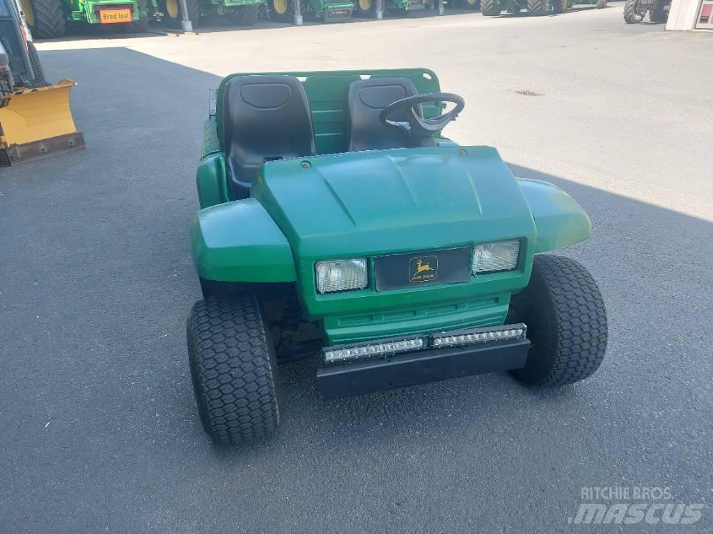 John Deere Gator 4x4 Utilaje întreţinere terenuri - Altele