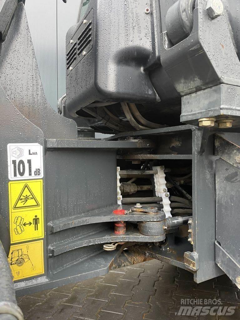 Komatsu WA80-6 Incarcator pe pneuri