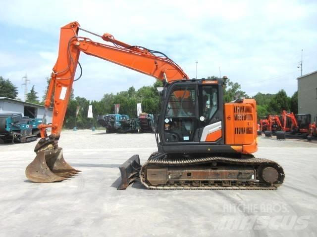 Hitachi ZX 135 US-7 Excavatoare pe șenile
