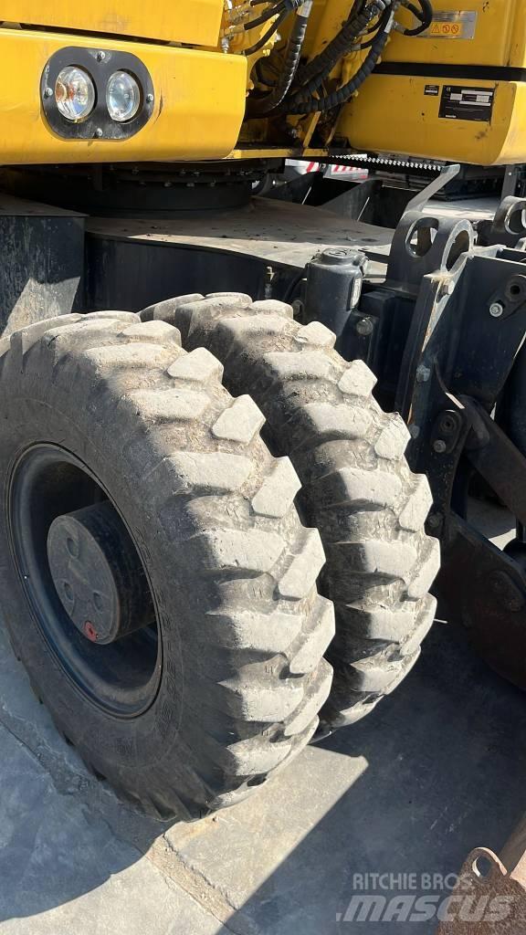 Komatsu PW 158-11 Excavatoare cu roti