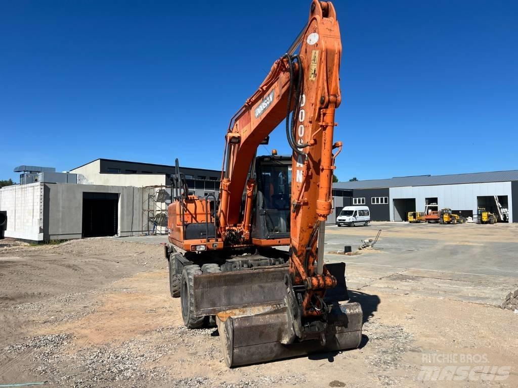 Doosan DX 140 W Excavatoare cu roti