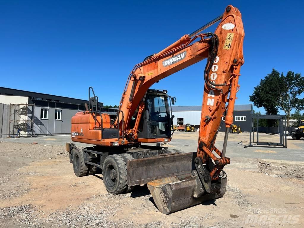 Doosan DX 140 W Excavatoare cu roti