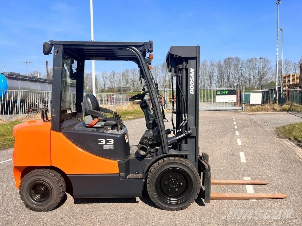 Doosan D33S- 7 Stivuitor diesel