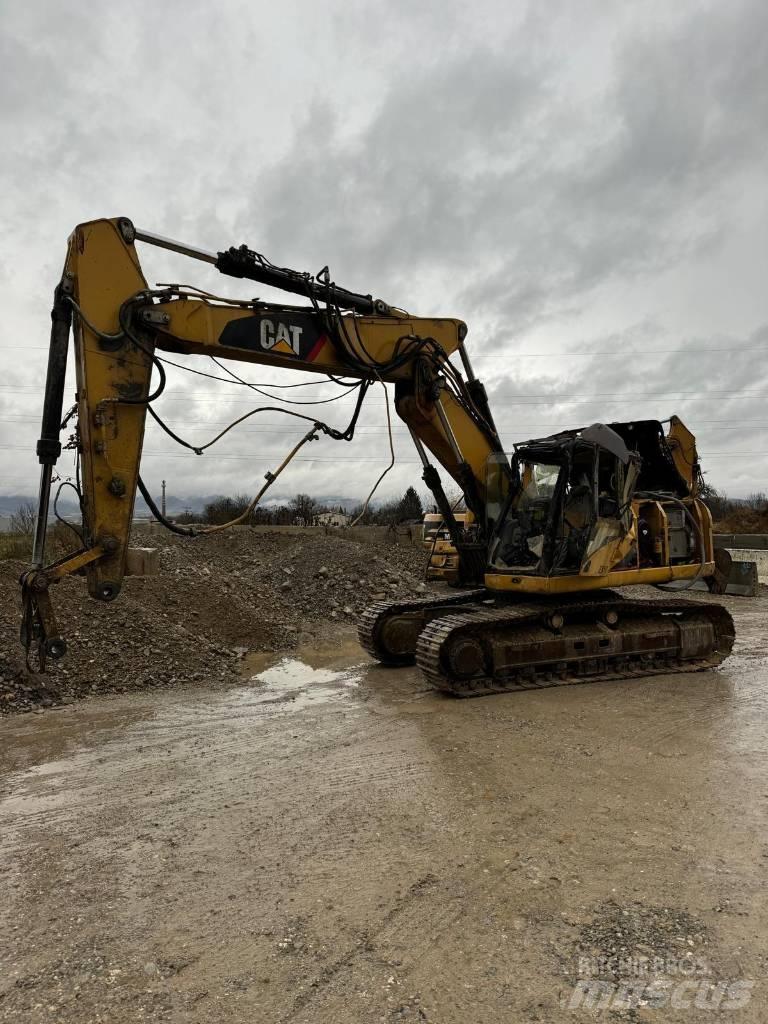 CAT 323 D Excavatoare pe șenile
