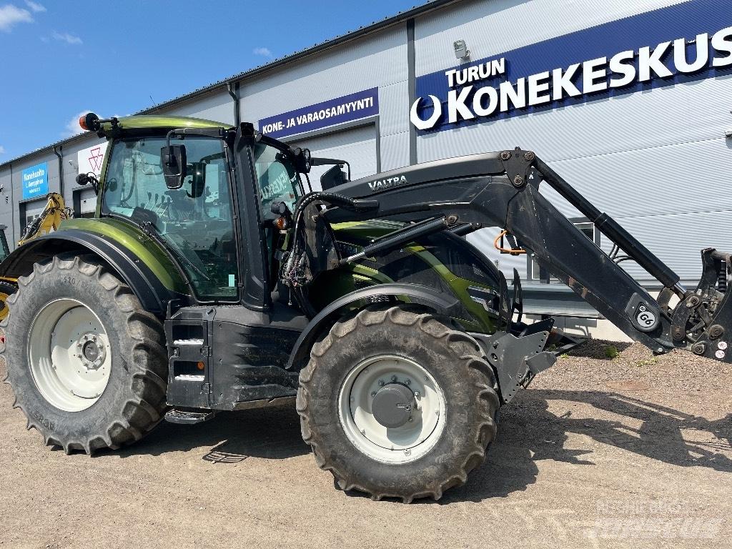 Valtra T 145 Tractoare
