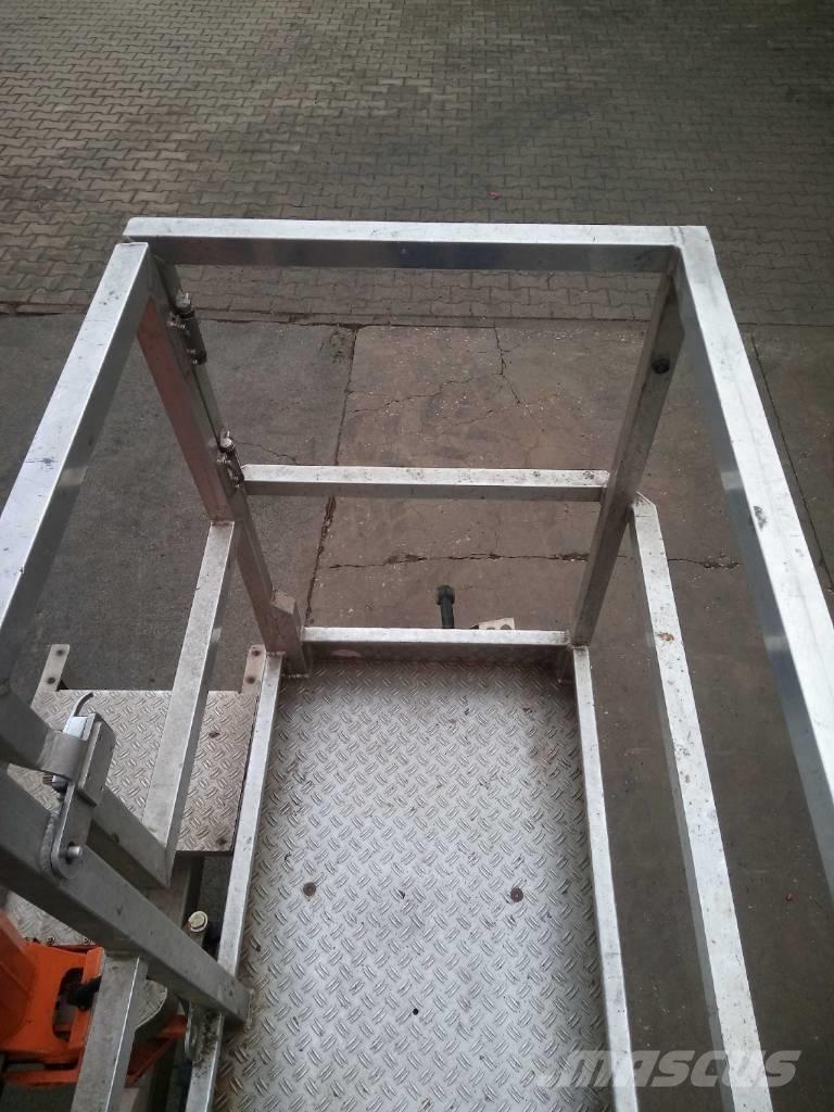Palfinger P 250 BK Platforme aeriene montate pe camion