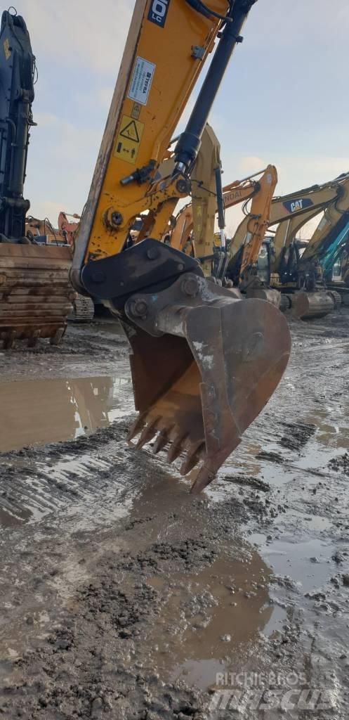 JCB JS 220 LC Excavatoare pe șenile
