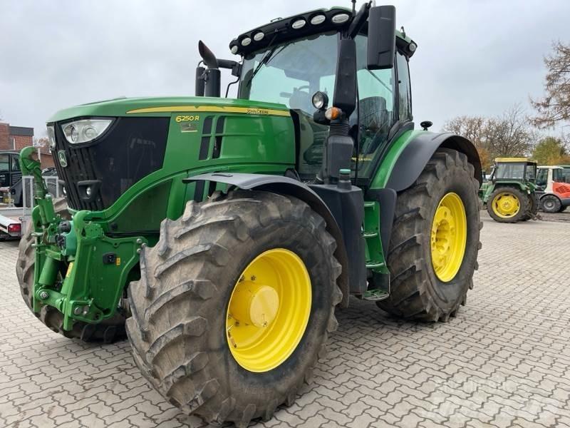 John Deere 6250R Tractoare