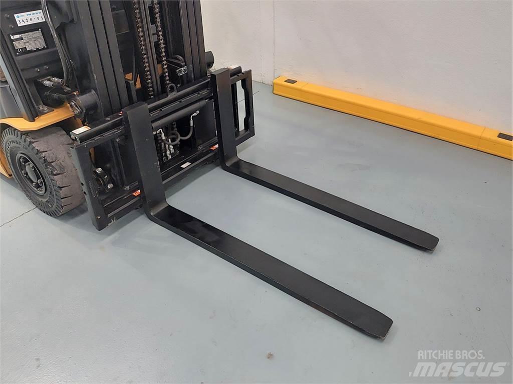 CAT EP18CPNT Stivuitor electric