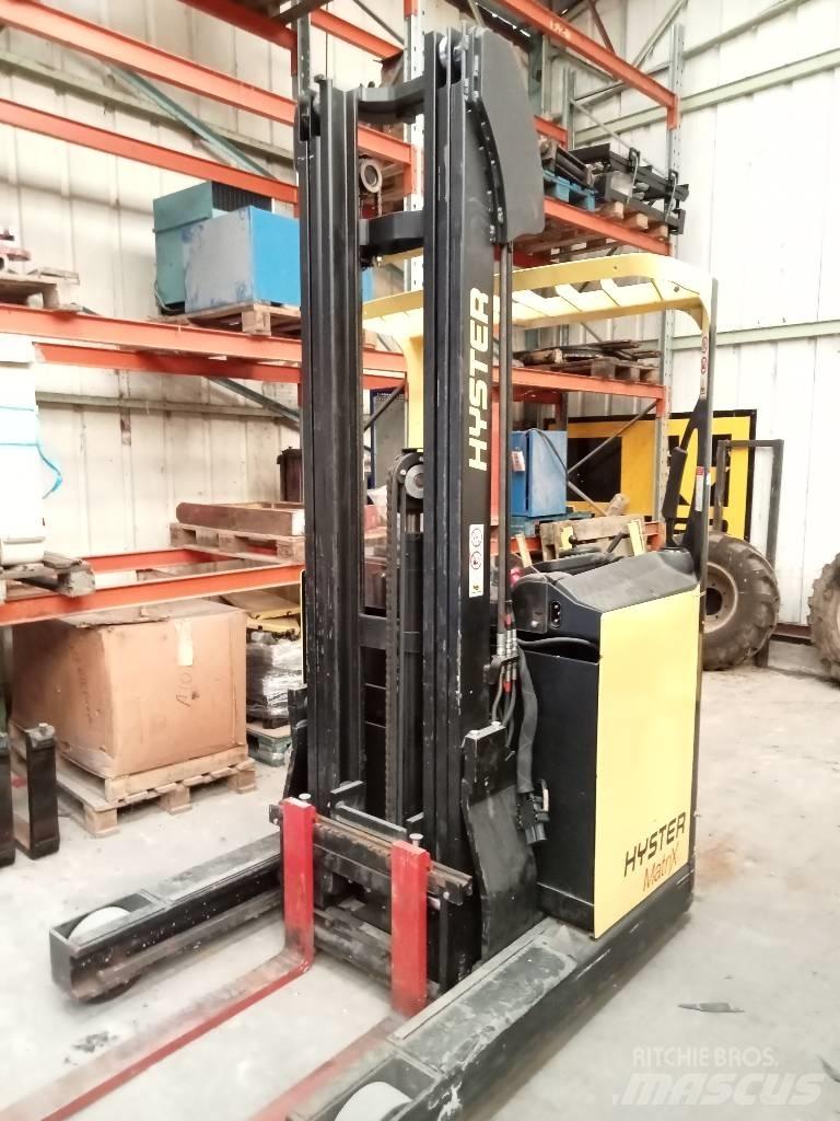 Hyster R1.4 Stivuitor cu catarg retractabil