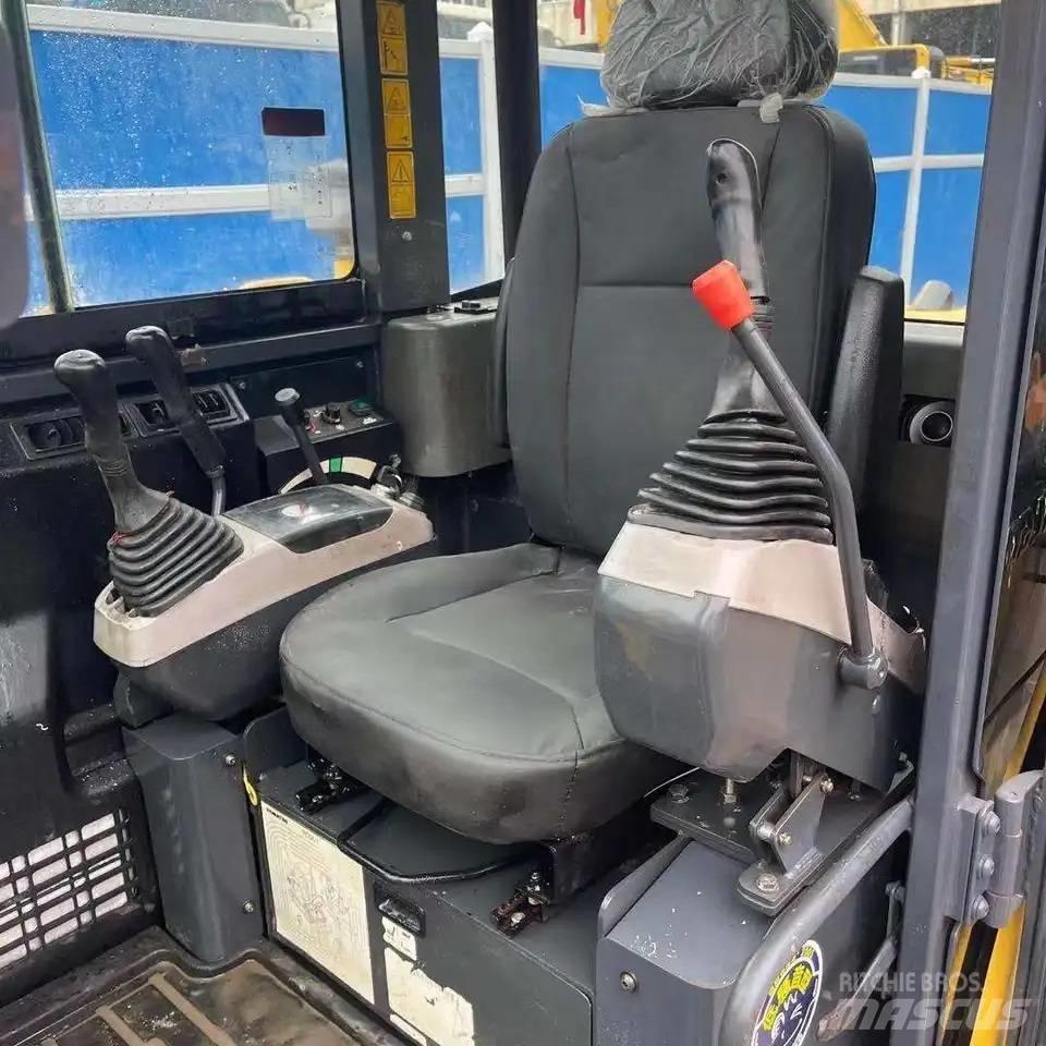 Komatsu PC56-7 Excavatoare pe șenile
