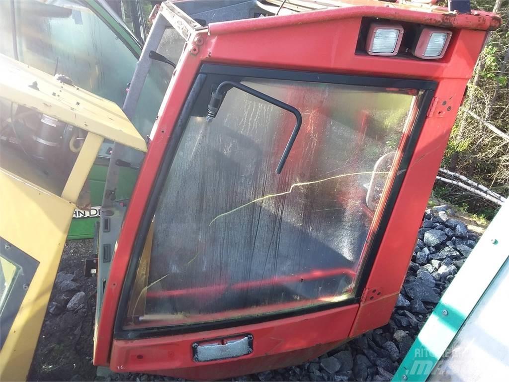 Komatsu 911.5 Cabine si interior