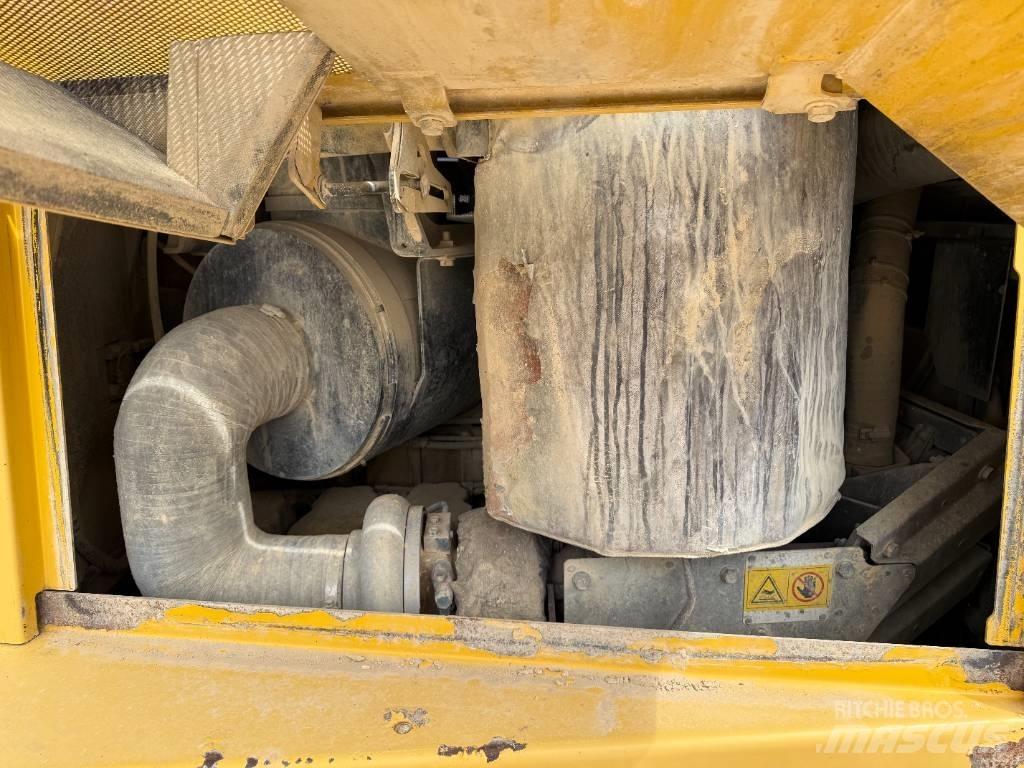 Komatsu D 155 AX-6 Buldozere pe senile