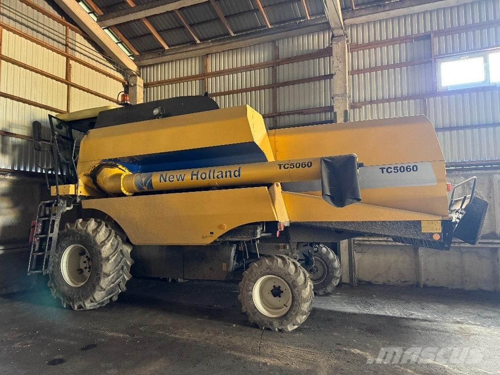 New Holland Tc5060 Combine de secerat