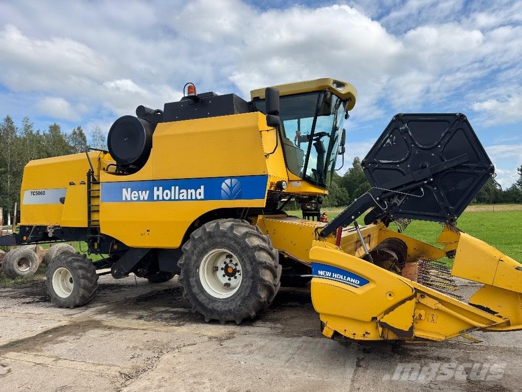 New Holland Tc5060 Combine de secerat