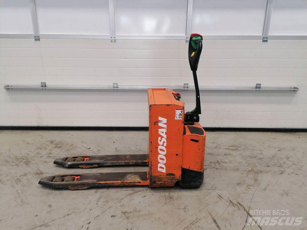 Doosan LEDH20M Transpaleta manuala