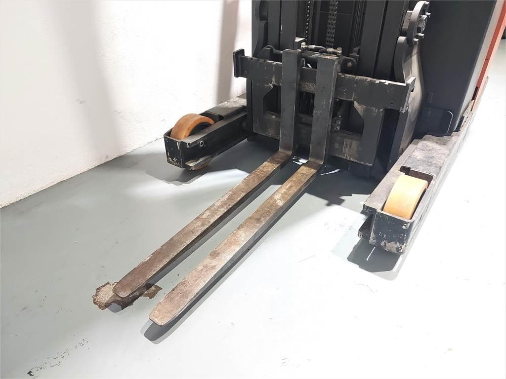 BT RRE 160 Stivuitor cu catarg retractabil