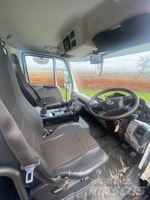 Mercedes-Benz UNIMOG Autobasculanta