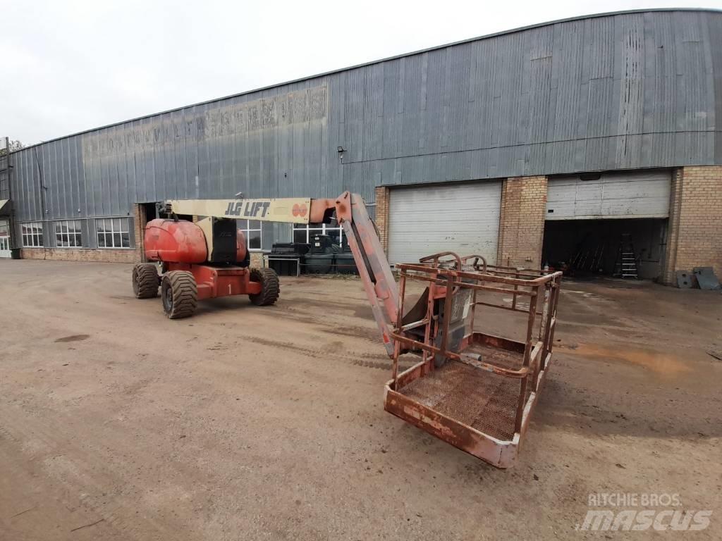 JLG 800 AJ Nacele cu brat telescopic