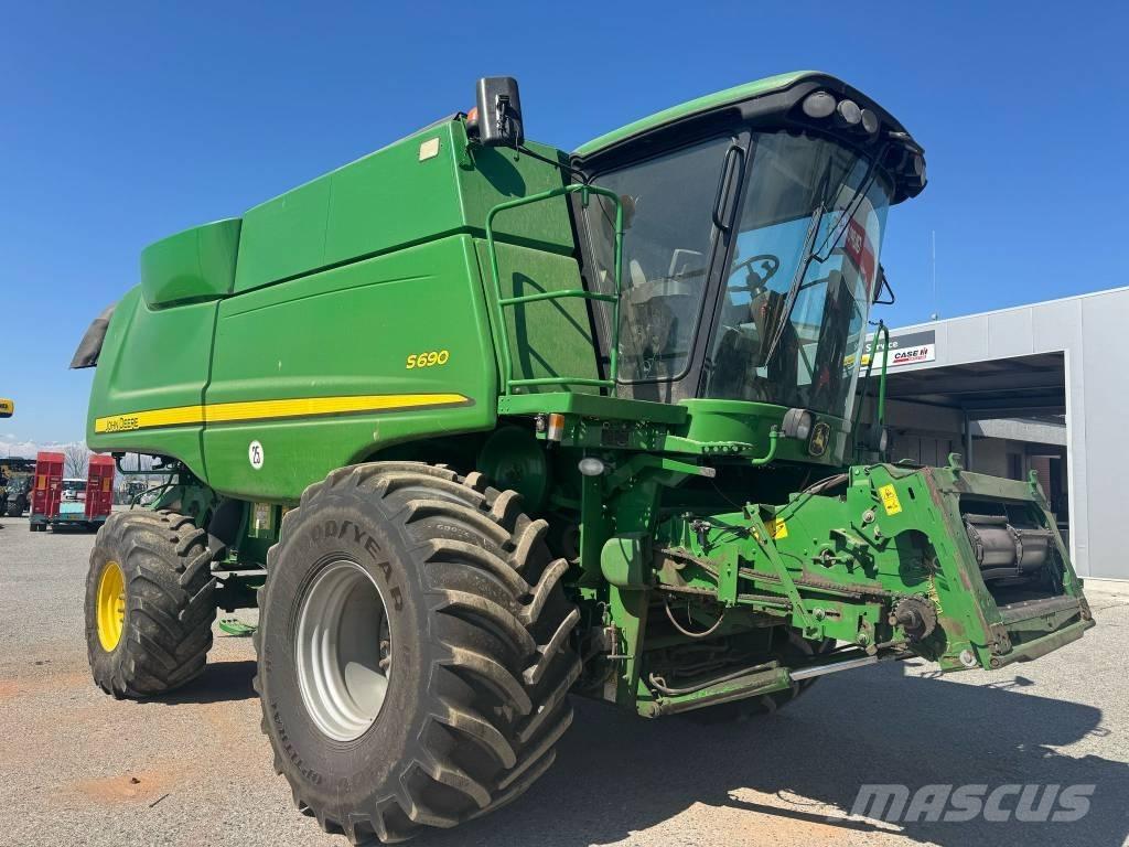 John Deere S 690 Combine de secerat