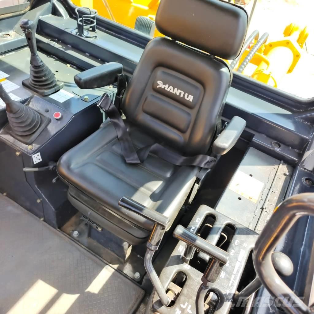 Shantui SD 32 Buldozere pe senile