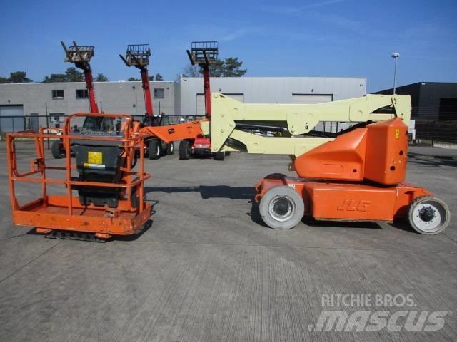 JLG E400 AJP (817) Nacele compacte autopropulsante