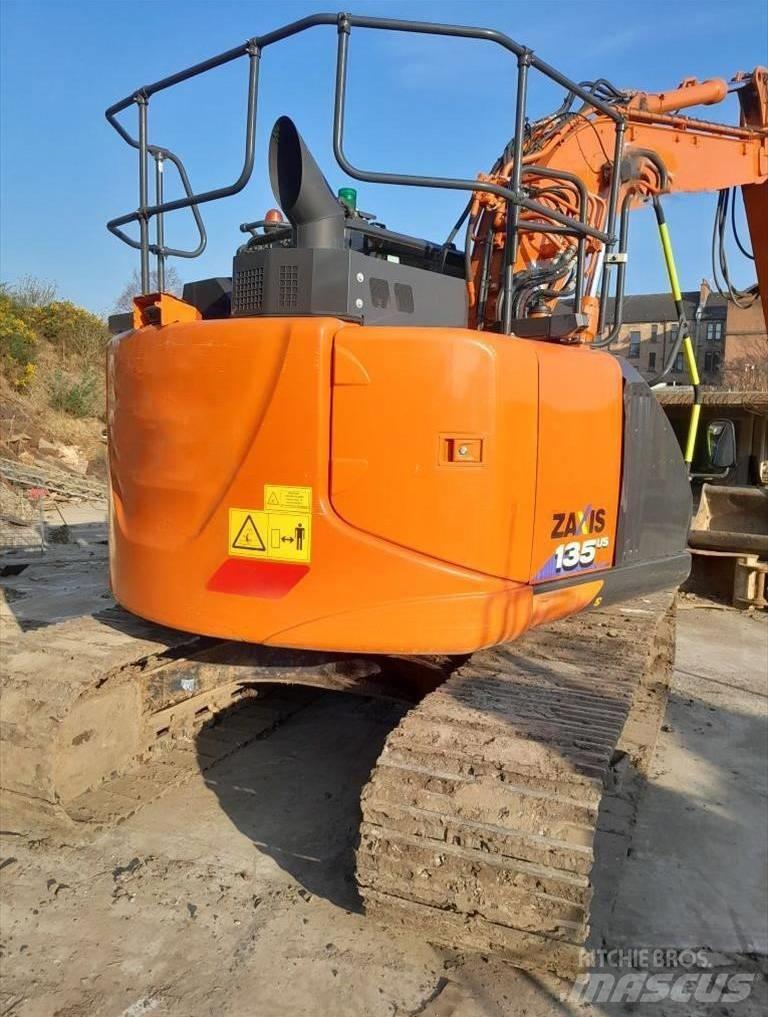 Hitachi ZX 135 US-6 Excavatoare pe șenile

