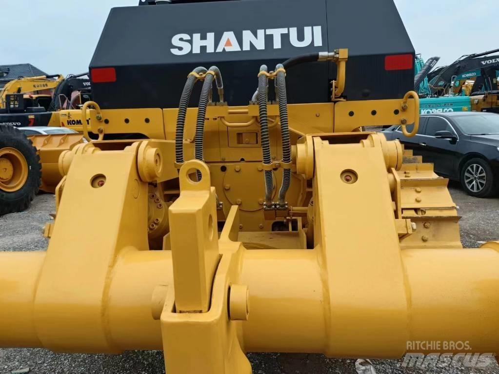 Shantui D22 Buldozere pe senile