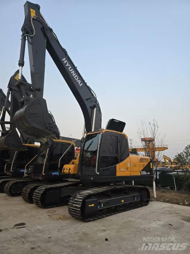 Hyundai 220—9S Excavatoare pe șenile

