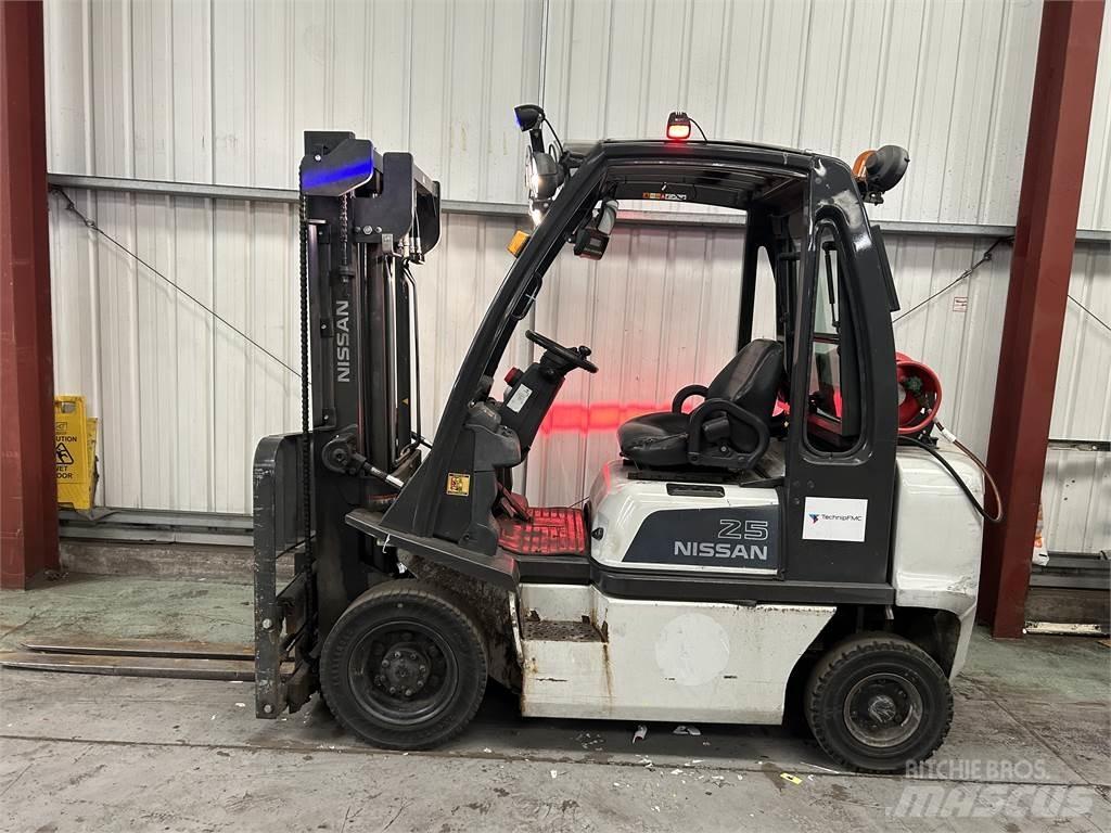 Nissan U1D2A25LQ Stivuitor GPL