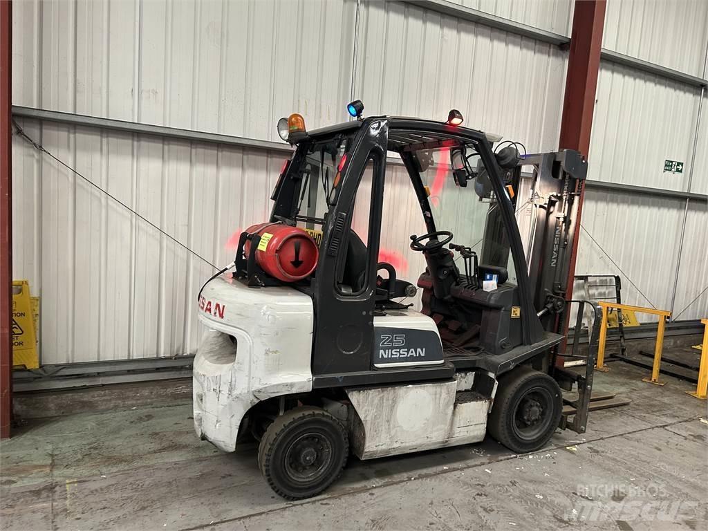 Nissan U1D2A25LQ Stivuitor GPL