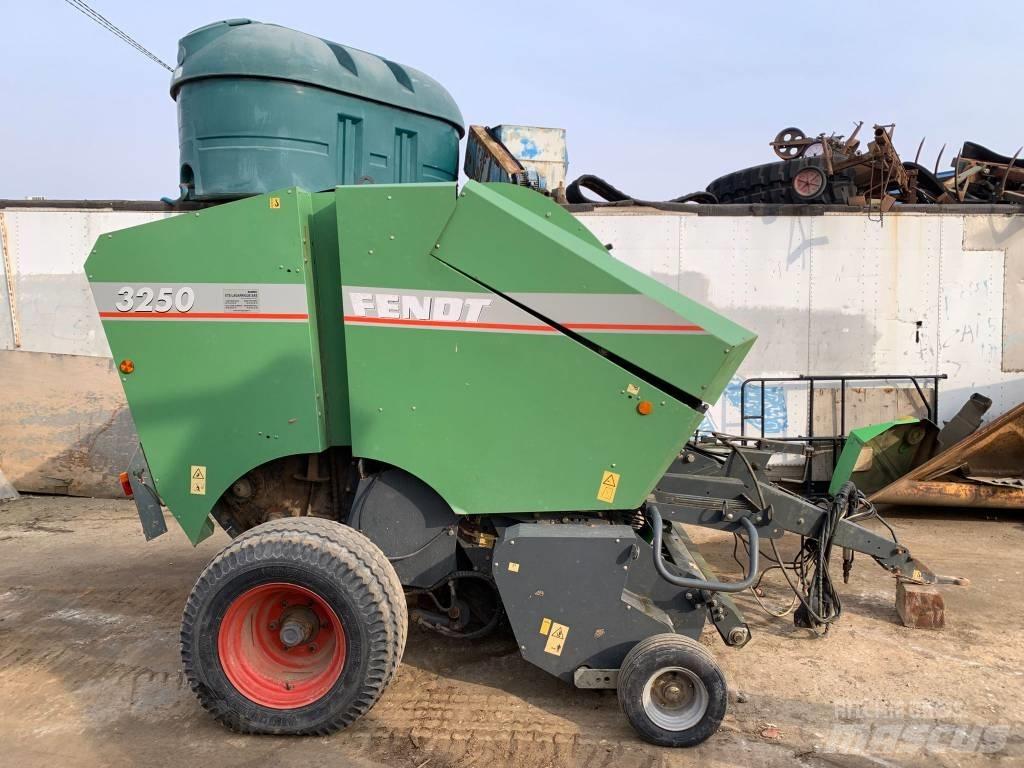 Fendt 3250 Masina de balotat cilindric